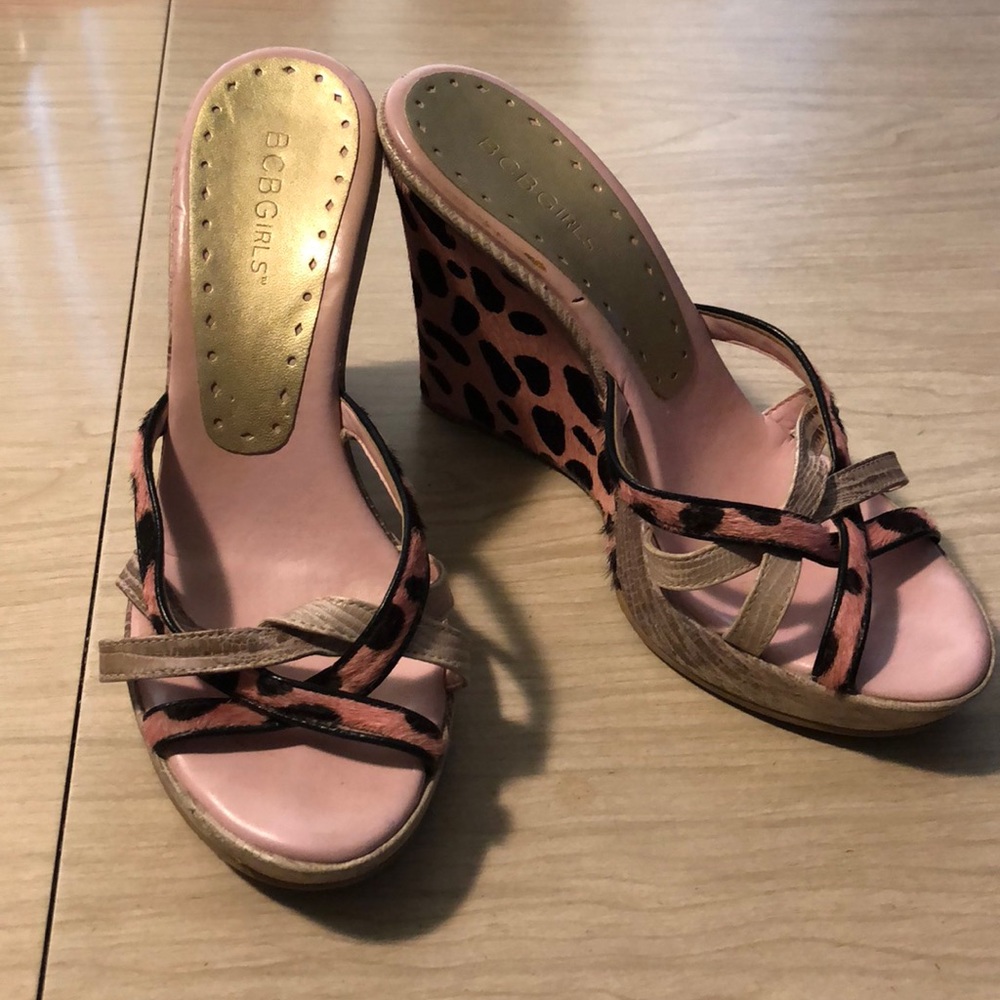 Pink animal print BCBG Girls sandal. 7.5